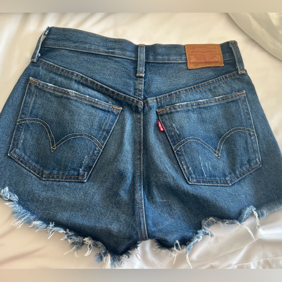 Levi’s 501 original denim shorts size 26 - Picture 2 of 6